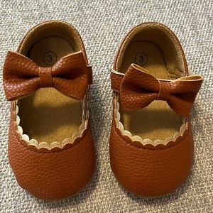 CENCIRILY Infant Mary Jane Flats Non Slip Soft Sole Shoes  size 12-18 months
